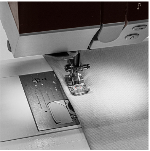 PFAFF Creative Ambition™ 640 + Free 10 embroidery thread