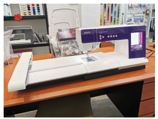 PFAFF Creative™ 4.5 Large Embroidery Unit